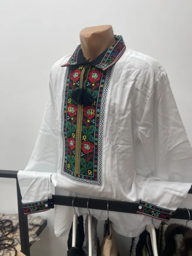 Cămașă tradițională bărbătească albă cu broderie florală multicoloră