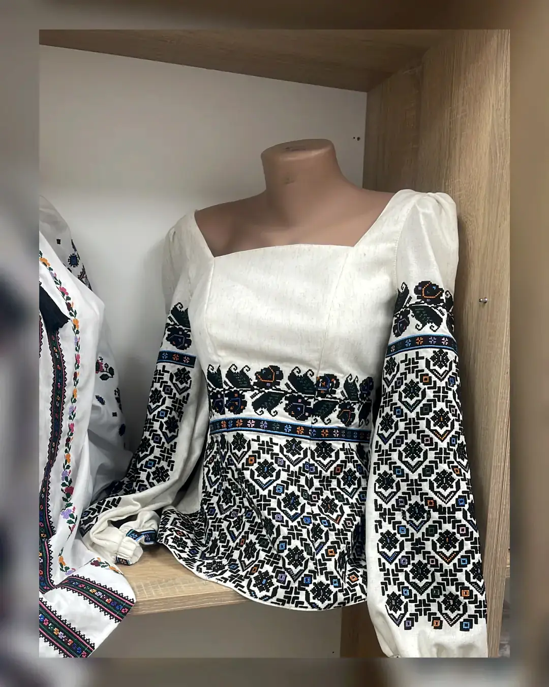 Corset damă modern cu broderie tradițională neagră geometrică