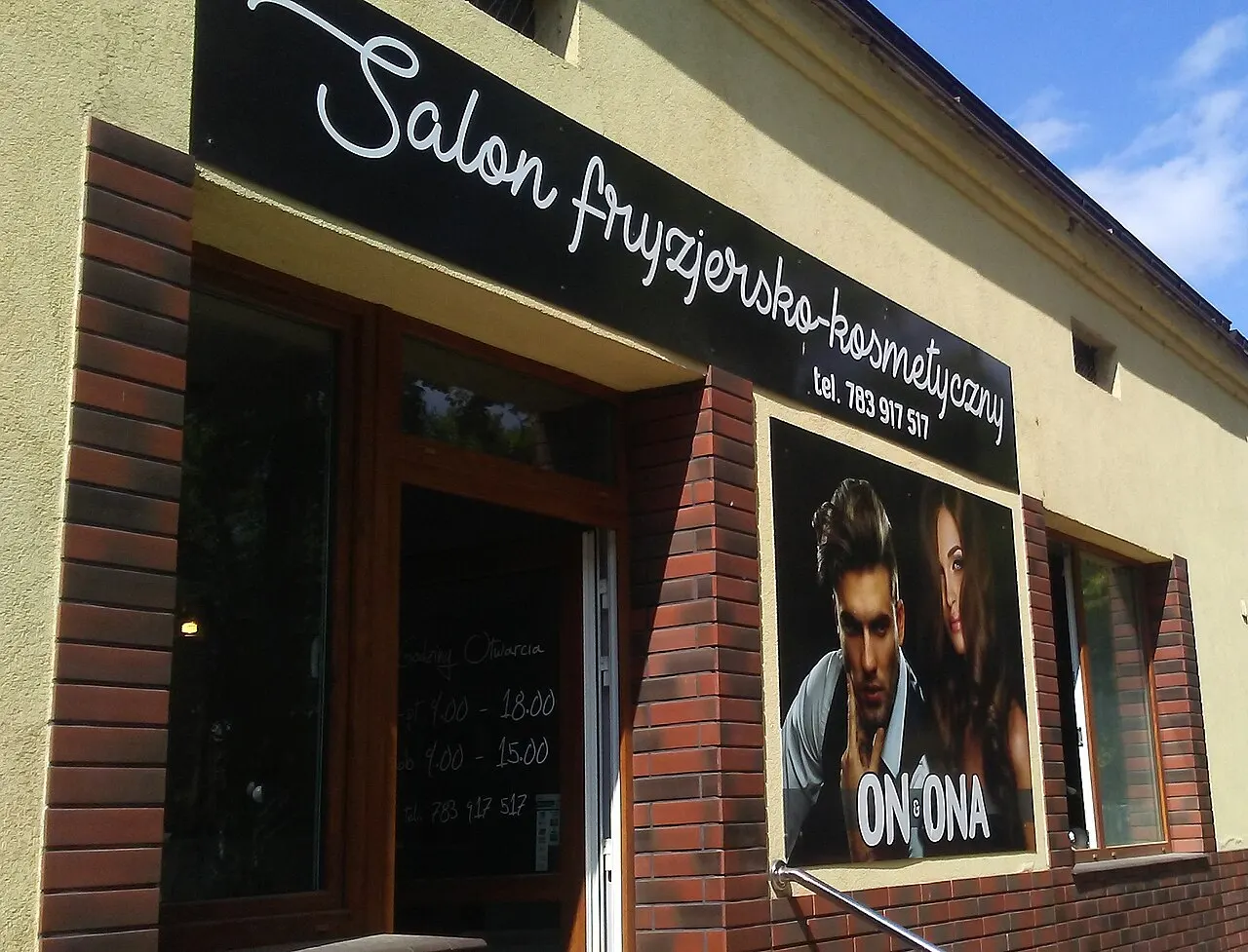 Coafor sau coafeză